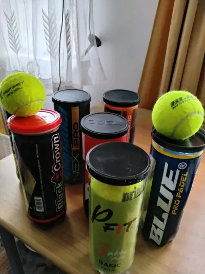 Lote de pelotas de tenis y pádel varias marcas - miniatura 1