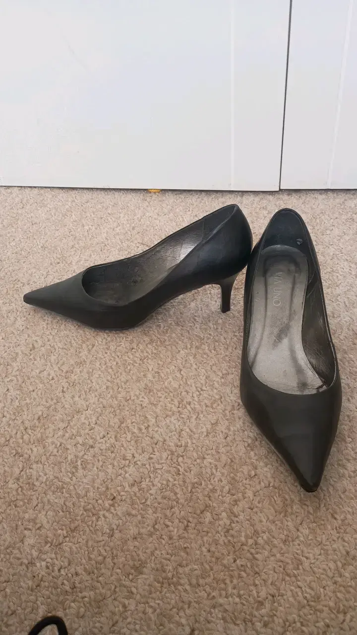 Zapatos de tacón negros elegantes para mujer