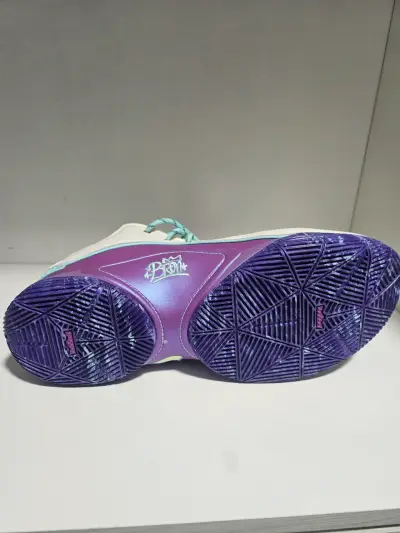 Zapatillas deportivas Nike Lebronblancas y moradas - miniatura 5