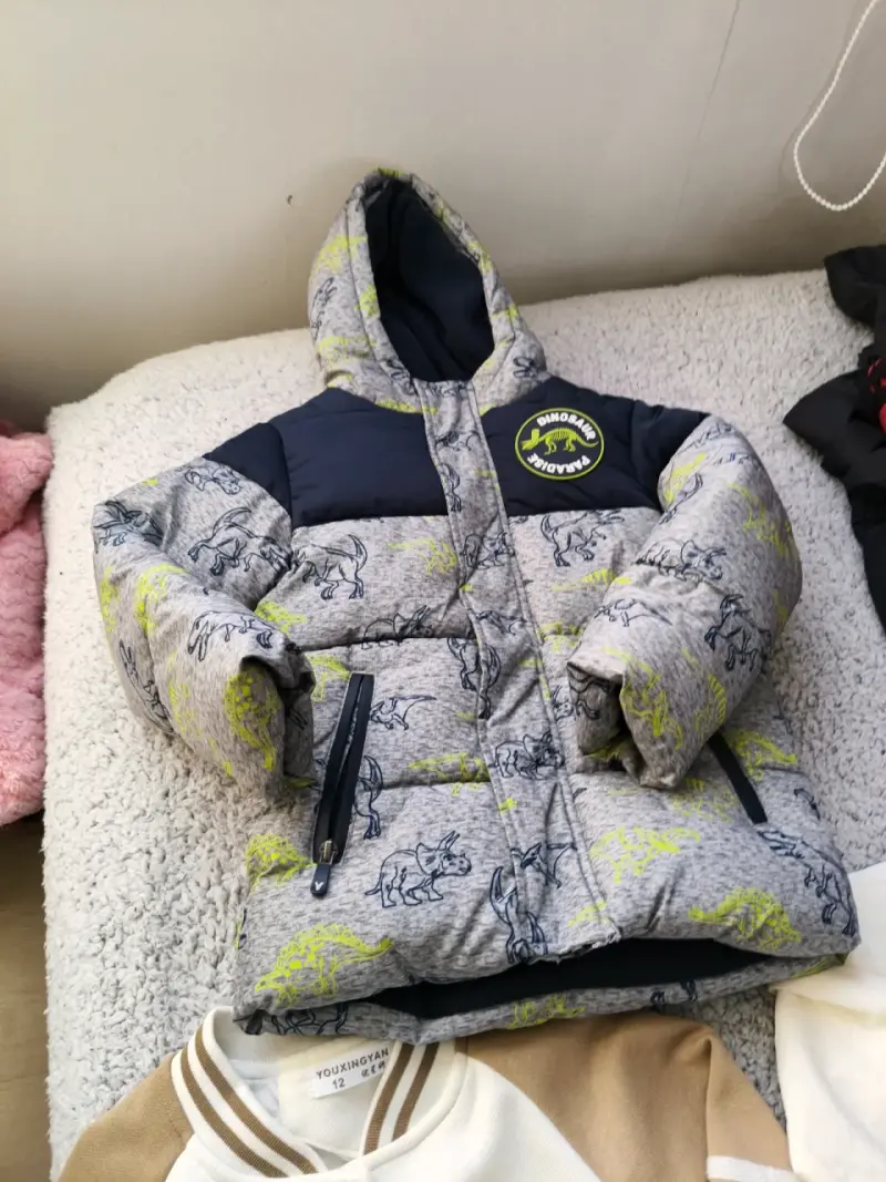 Chaqueta de niño con capucha y diseño de dinosaurios - 1