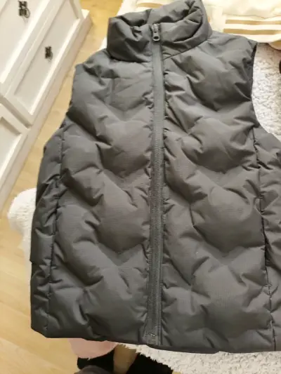 Chaqueta de niño con capucha y diseño de dinosaurios - miniatura 4