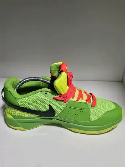 Zapatillas deportivas verdes con detalles rojos Nike - miniatura 3