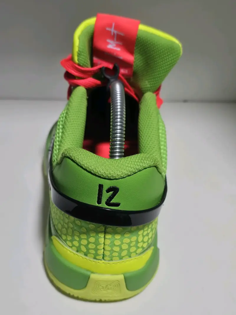 Zapatillas deportivas verdes con detalles rojos Nike - 4
