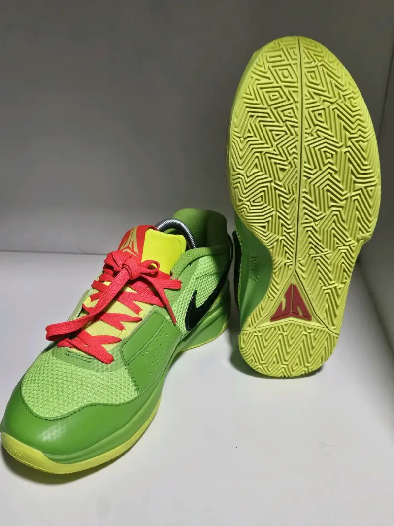Zapatillas deportivas verdes con detalles rojos Nike - 5