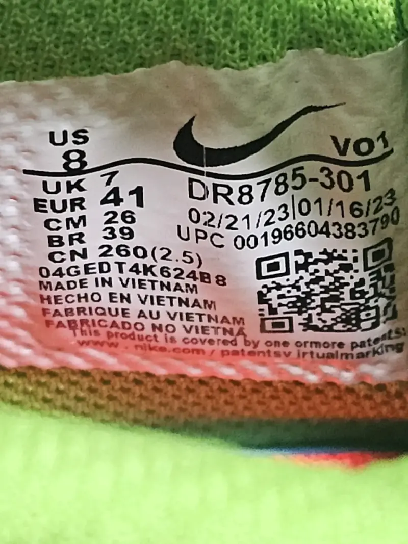 Zapatillas deportivas verdes con detalles rojos Nike - 6
