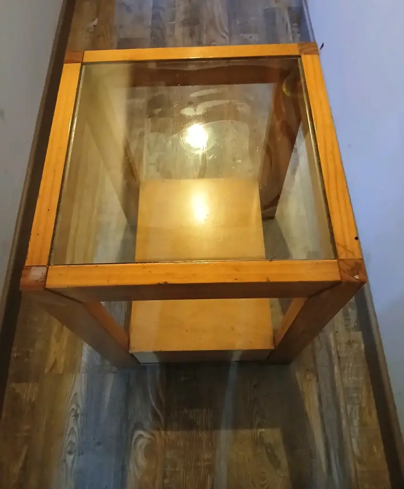 Mesa auxiliar de madera con vidrio - 2