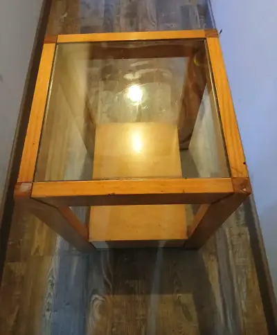 Mesa auxiliar de madera con vidrio - miniatura 2