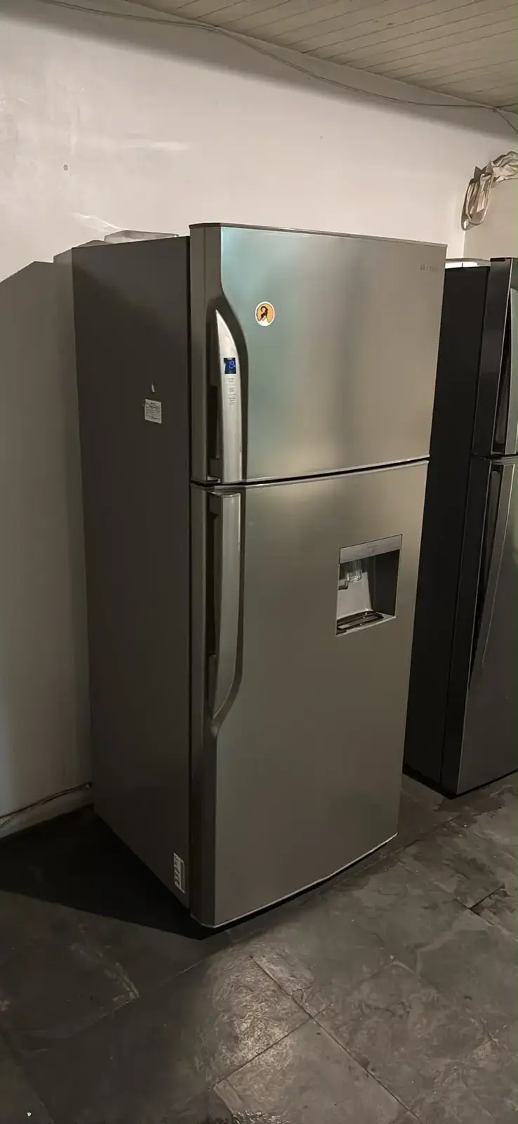 Refrigerador Samsung con dispensador de agua - 1