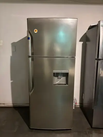 Refrigerador Samsung con dispensador de agua - miniatura 2