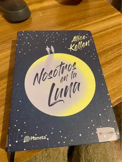 Libro 'Nosotros en la Luna' de Alice Kellen - miniatura 1