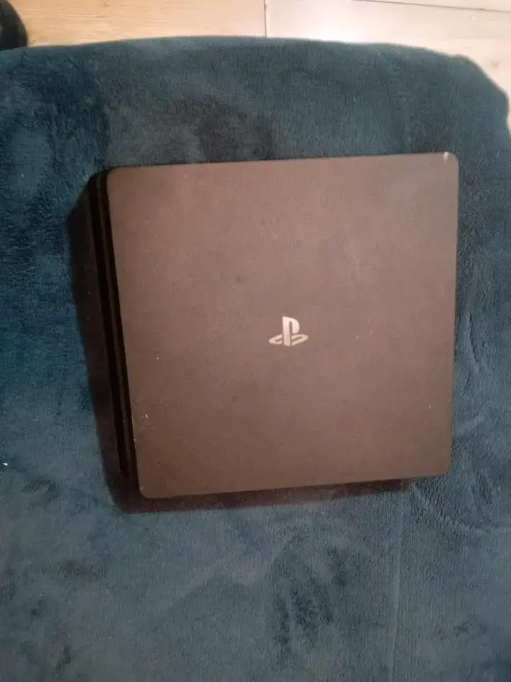 Consola PlayStation 4 Slim 844gb con Control - 4