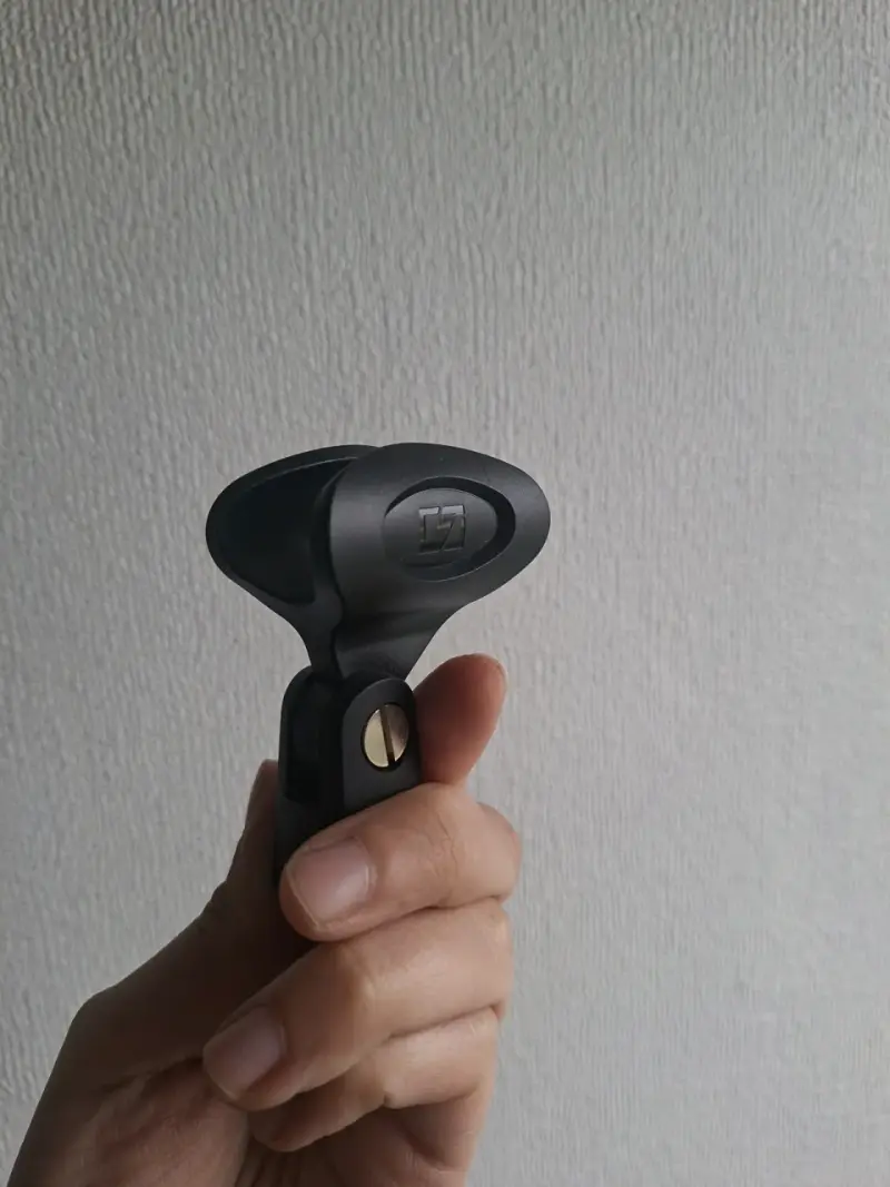 Micrófono Sennheiser E835 con soporte y estuche - 3