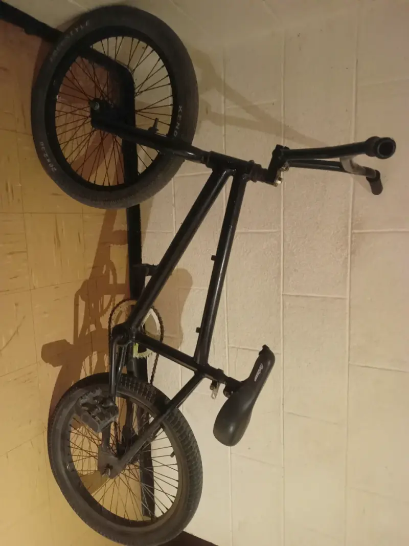 Bicicleta BMX Negra para Acrobacias - 1