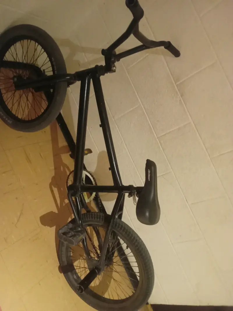 Bicicleta BMX Negra para Acrobacias - 3