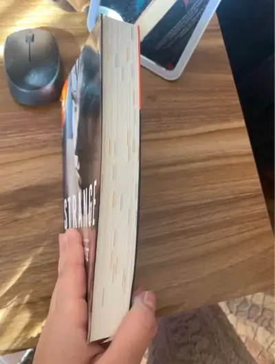 Libro Strange de Alex Mírez en buen estado - miniatura 4