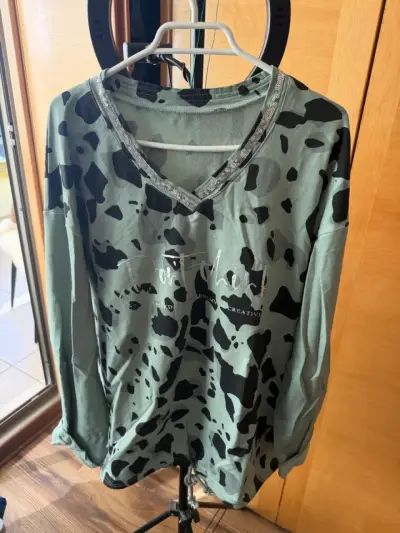 Polera manga larga estampado camuflaje verde - miniatura 1