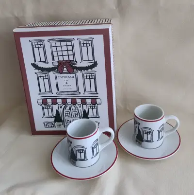 Set de Tazas de Espresso con Platillos Decorativos - miniatura 1