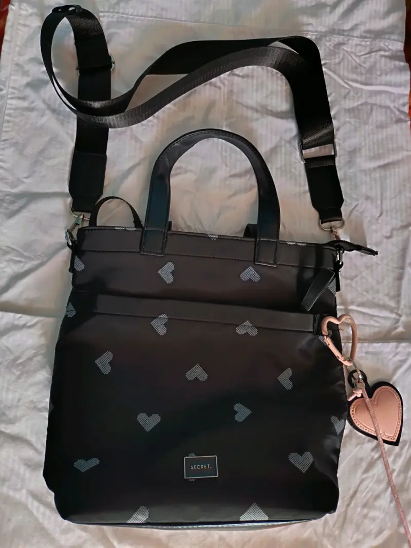 Cartera Tote Negra Secret Love con Corazones - 4