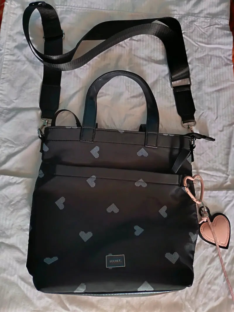 Cartera Tote Negra Secret Love con Corazones - 5