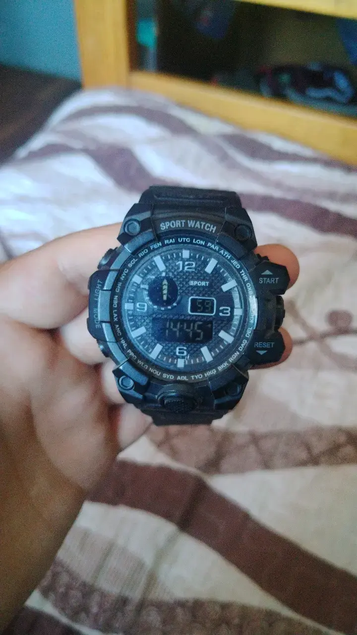 Reloj deportivo digital resistente al agua - 1