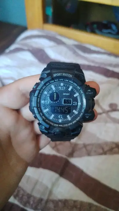 Reloj deportivo digital resistente al agua - miniatura 1