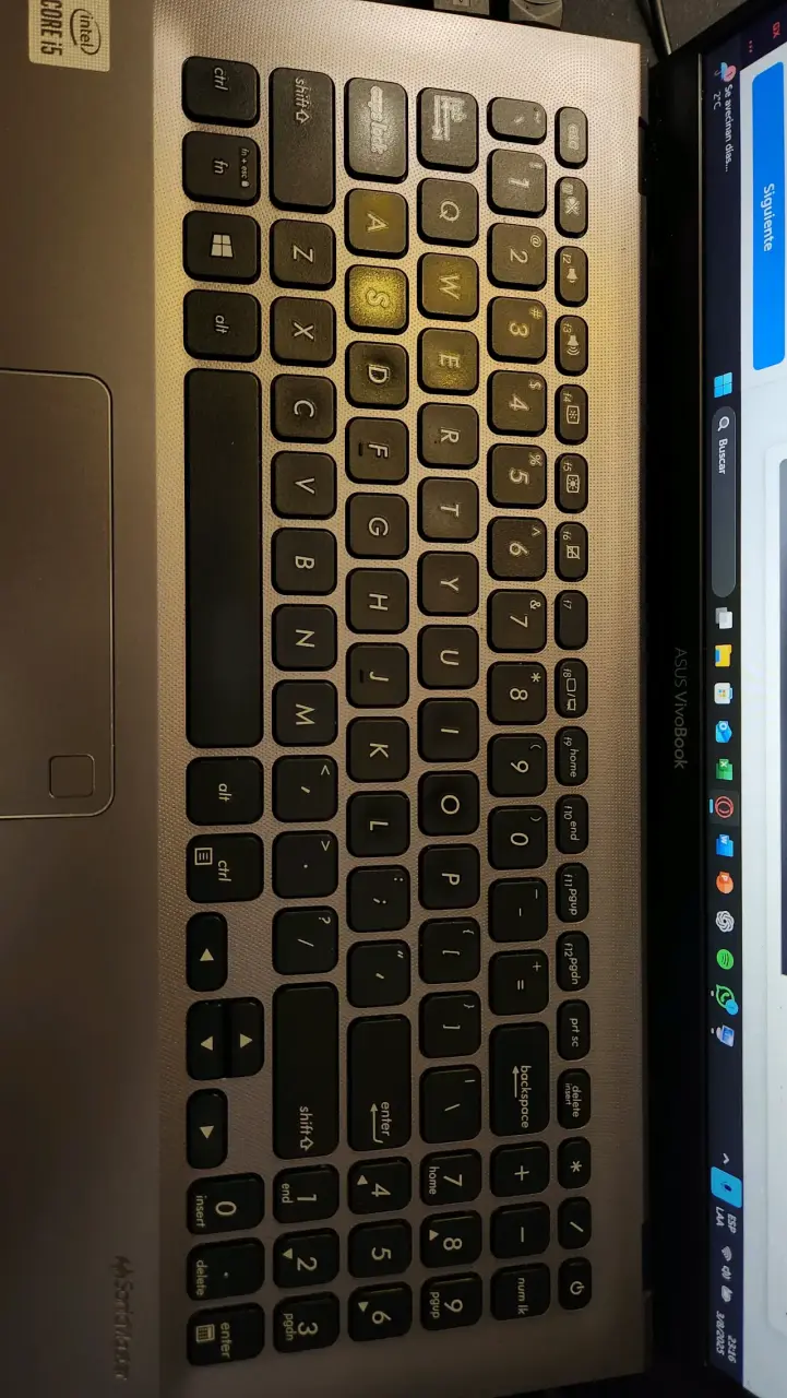 Laptop ASUS VivoBook 15 Core i5 en buen estado - 3