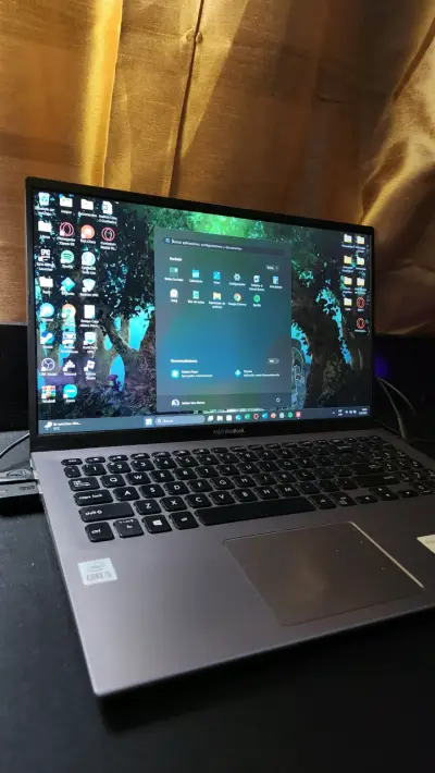 Laptop ASUS VivoBook 15 Core i5 en buen estado - miniatura 5