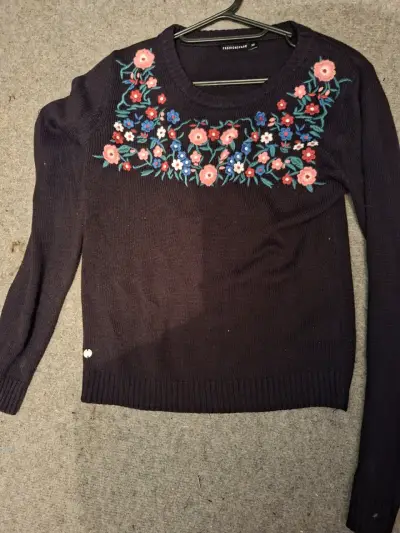 Jeans rasgados de mezclilla claros para mujer - miniatura 3