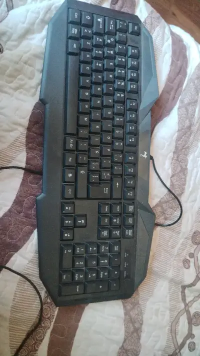 Teclado gamer con cable USB resistente - miniatura 1