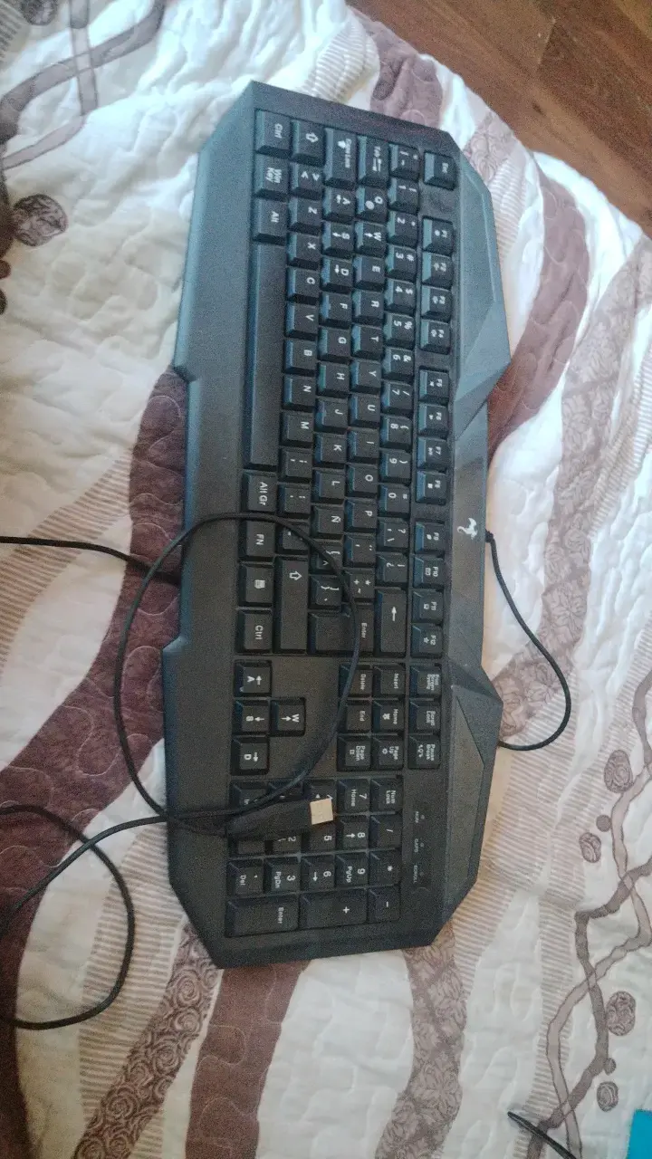 Teclado gamer con cable USB resistente - 2