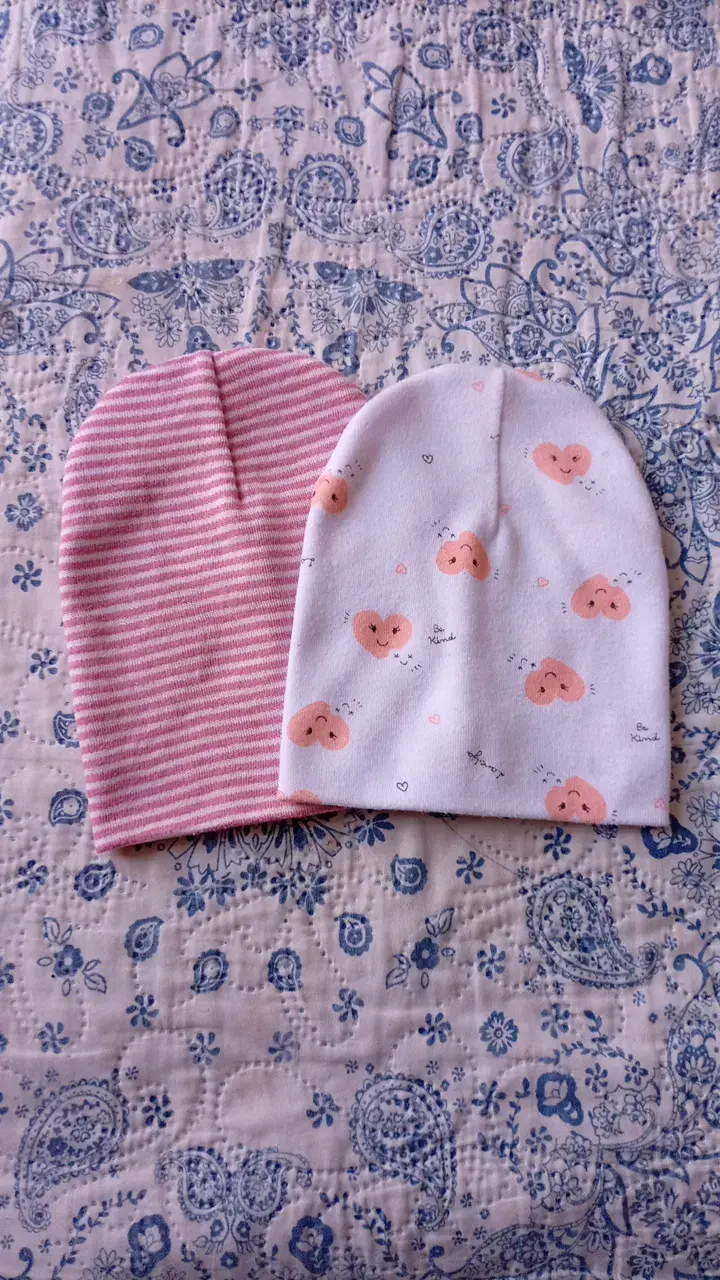 Set de gorros y manoplas para bebé con estampados variados - 2