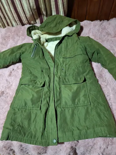 Parka verde con capucha y forro polar - miniatura 1