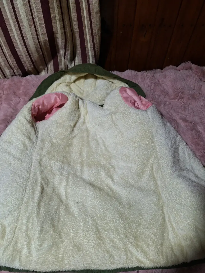 Parka verde con capucha y forro polar - 3