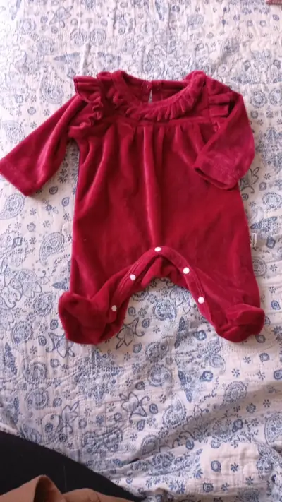 Enterito de bebé rojo con volantes - miniatura 1