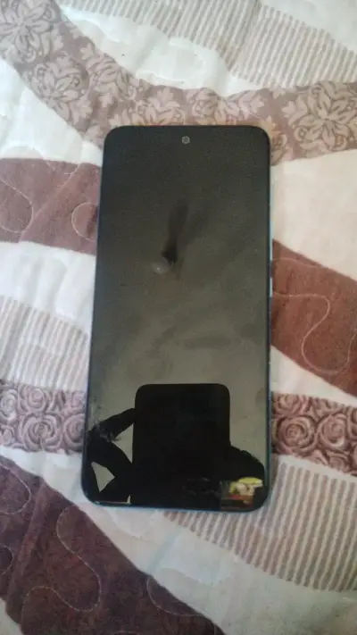 Smartphone Motorola con pantalla dañada - miniatura 1