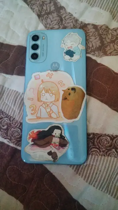 Smartphone Motorola con pantalla dañada - miniatura 2