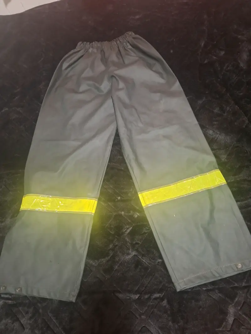 Traje de lluvia impermeable con cintas reflectantes - 2