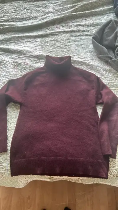 Suéter Cuello Alto Burdeos Talla XS - miniatura 1