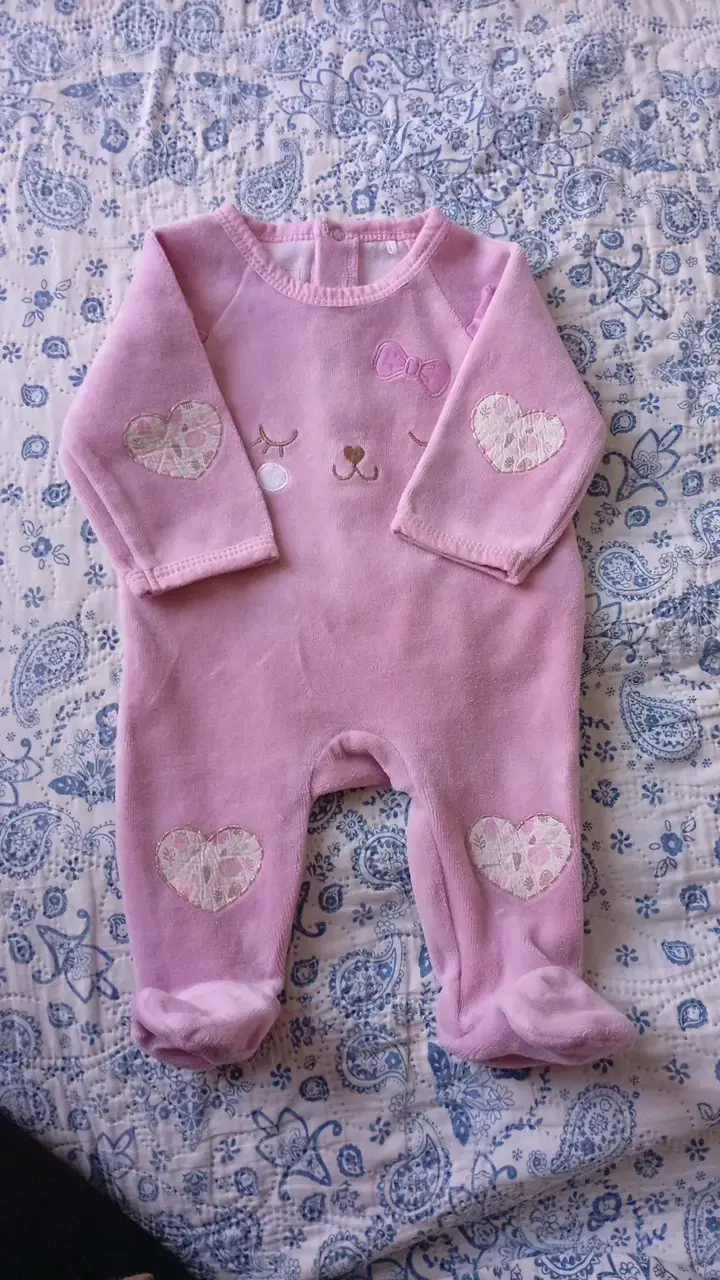 Enterito de bebé rosado con diseño de oso - 2