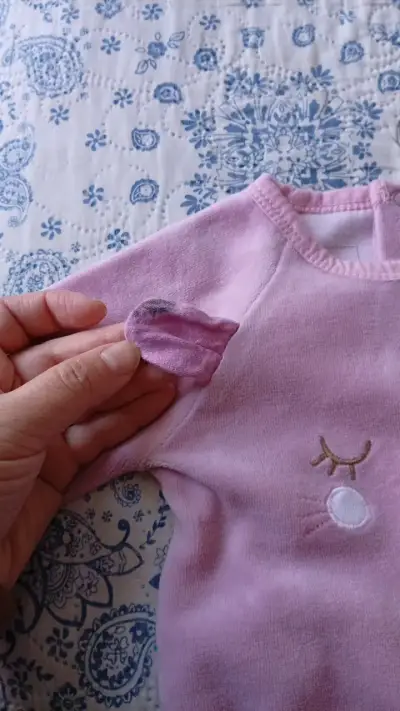 Enterito de bebé rosado con diseño de oso - miniatura 4