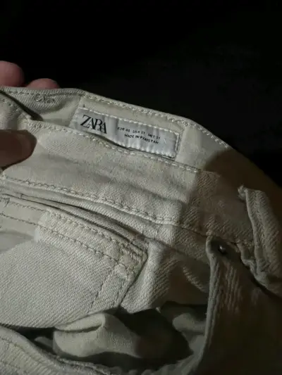 Pantalones beige Zara para hombre en buen estado - miniatura 2