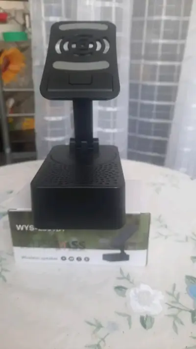 Soporte de Teléfono con Cargador Inalámbrico y Altavoz Bluetooth - miniatura 2