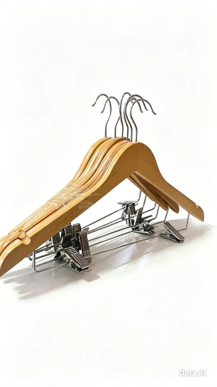 Set de colgadores de madera con pinzas