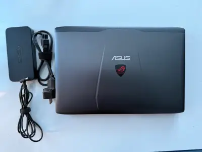 Laptop ASUS ROG GL552VW para gaming con cargador - miniatura 1