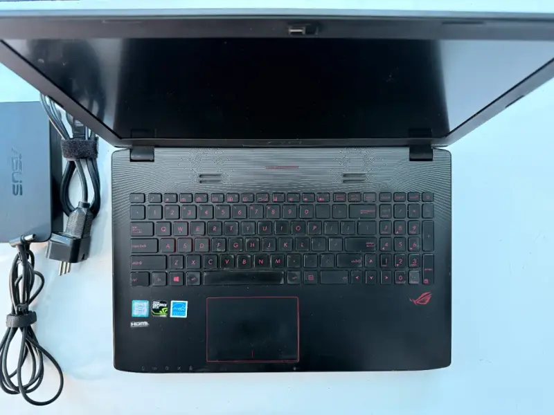 Laptop ASUS ROG GL552VW para gaming con cargador - 2