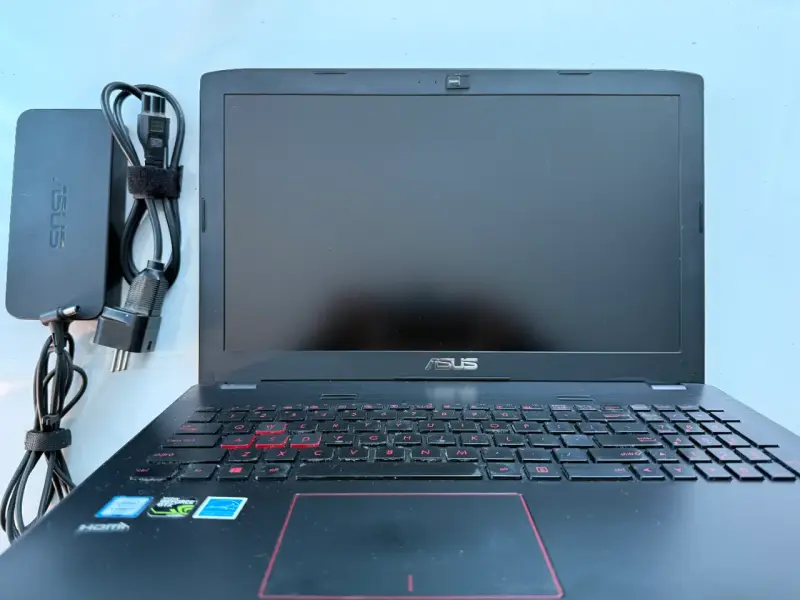 Laptop ASUS ROG GL552VW para gaming con cargador - 3
