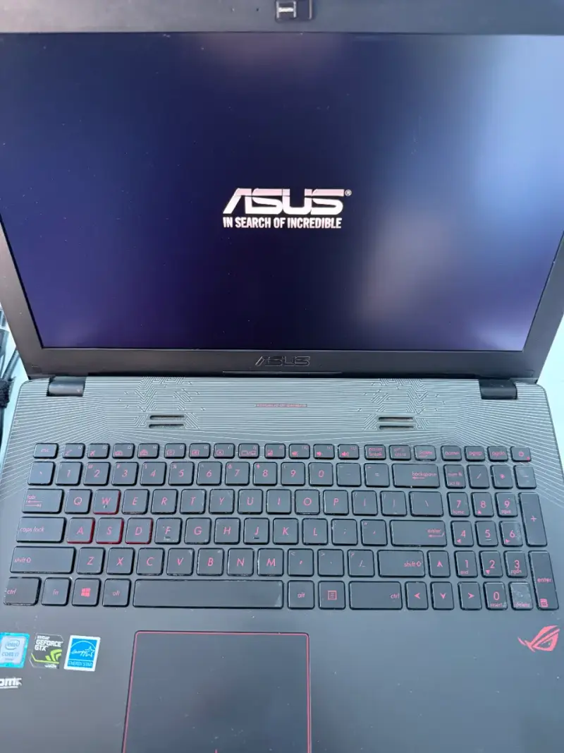 Laptop ASUS ROG GL552VW para gaming con cargador - 4