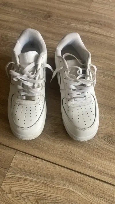 Zapatillas deportivas blancas Nike Air Force - miniatura 1
