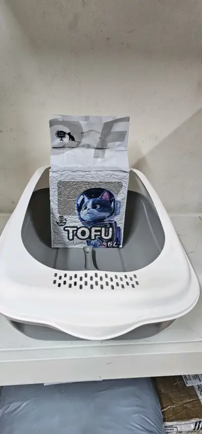Arenero para gatos con pala y arena Tofu - miniatura 2