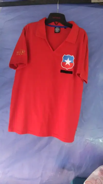 Polera roja Museo de la Moda mundial del 62 - miniatura 4